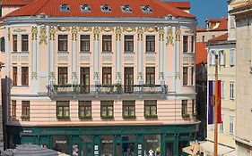 Royal Piazza